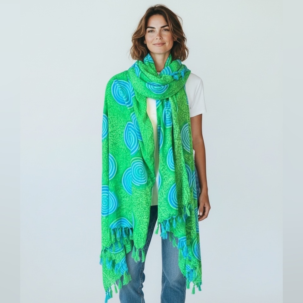 SCARF/WRAP ladies, vibrant, green and blue with tassels excellent condition - Picture 1 of 11